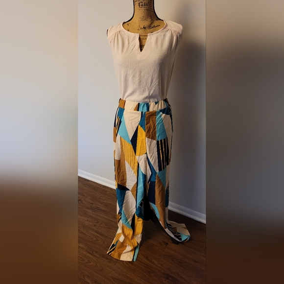 High-waist Geometric Pants - Picture 2 of 5